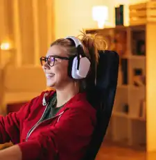 How to Play Online Gambling Games with Your Friends?